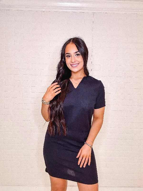 Timeless clothing pieces every woman should own   I'm Just a Girl Linen Shift Dress