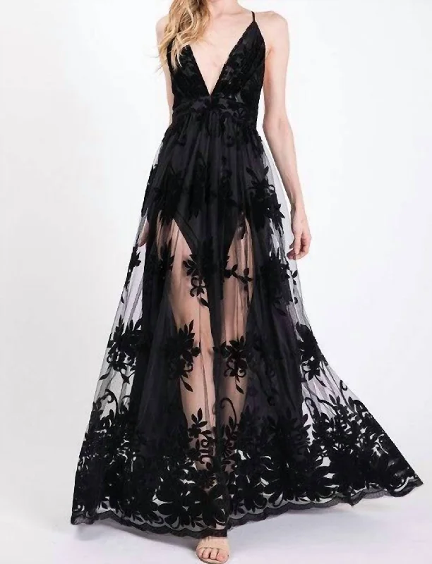 Iconic women’s outfits that never go out of style   Endless Love Floral Maxi Dress In Black